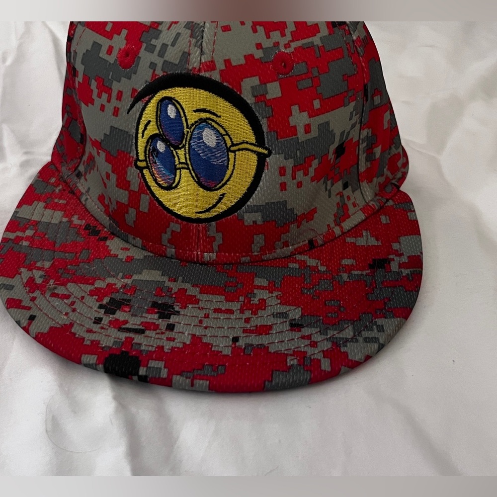 Smiley face hat - Picture 2 of 3